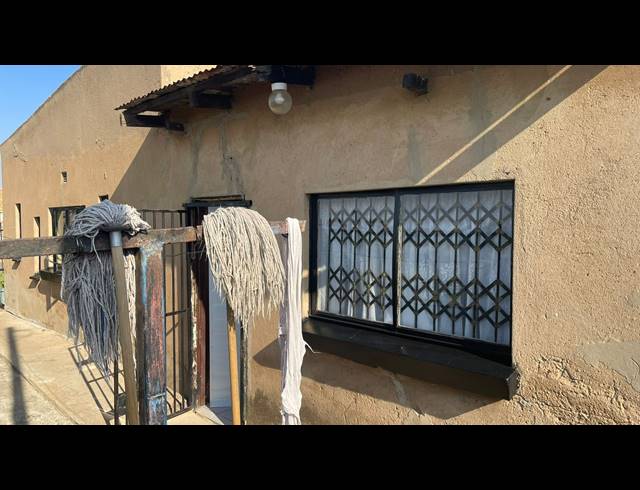 4 BEDROOM FREEHOLD FOR SALE IN TSAKANE